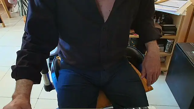 Snapshot of angelgarcia269 chatting on October 2025 12:11:01 PM angelgarcia269 online show from October 2025 12:11:01 PM