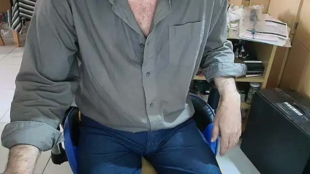 Snapshot of angelgarcia269 chatting on November 2025 12:05:02 PM angelgarcia269 online show from November 2025 12:05:02 PM