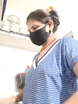 Snapshot of Riyaa-Devi chatting on December 2024 03:51:02 AM Riyaa-Devi online show from December 2024 03:51:02 AM