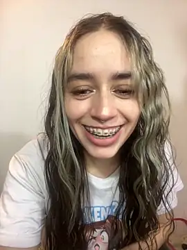 Natalia Suarez online show from November 2025 12:10:01 AM