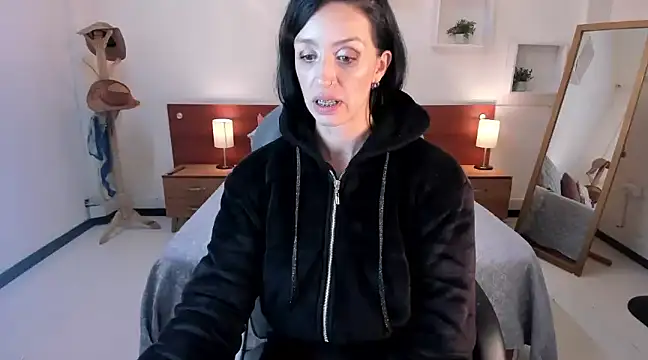 Kristen Garner online show from December 2024 12:41:02 AM
