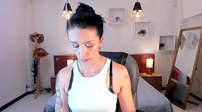Kristen Garner online show from December 2024 09:13:01 PM