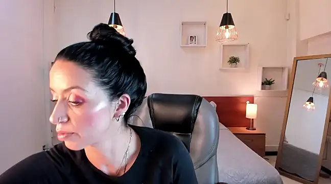 Kristen Garner online show from December 2024 09:09:01 PM
