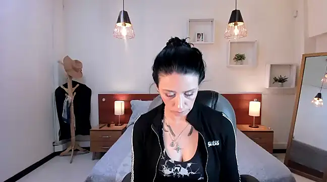 Kristen Garner online show from December 2024 05:29:02 PM