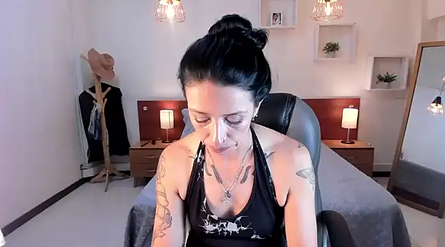 Kristen Garner online show from December 2024 08:34:01 PM