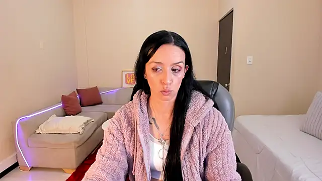 Snapshot of Kristen_Garner chatting on July 2026 07:27:01 PM Kristen Garner online show from July 2026 07:27:01 PM