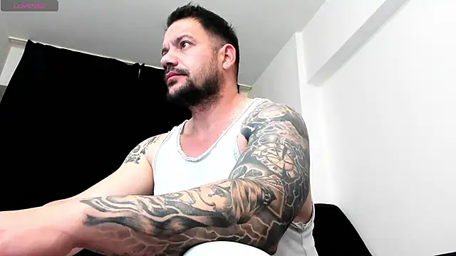 musclemonster31 online show from December 2025 11:56:01 PM