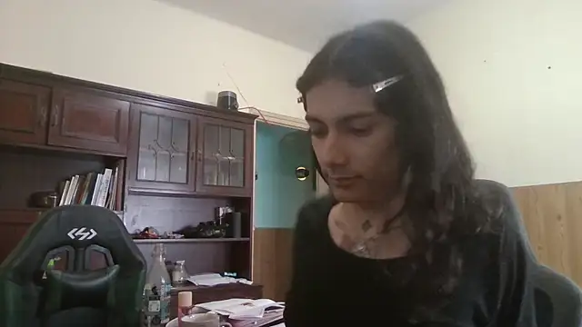 calliemaggotbone online show from April 2026 05:04:02 PM