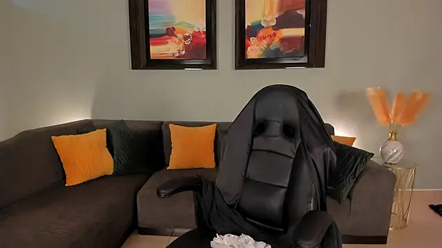 PuiYee online show from January 2025 02:41:01 PM