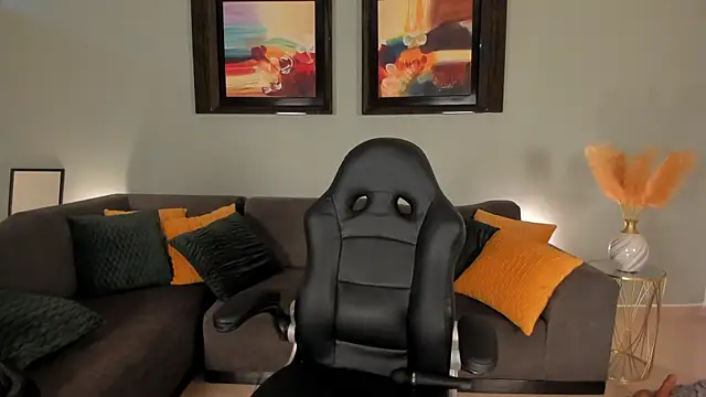 PuiYee online show from February 2025 11:57:01 PM