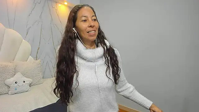 Rosalinda Cortez online show from December 2024 03:49:02 PM