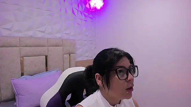 PauletteJ online show from December 2025 11:51:01 AM