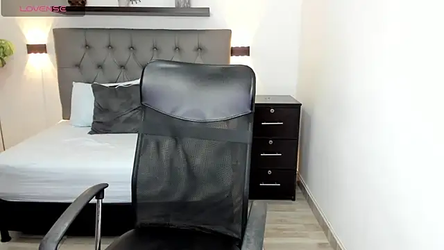 emily villamil online show from December 2024 07:56:02 PM