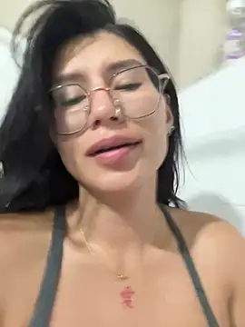 Snapshot of emily_villamil chatting on February 2026 04:41:01 PM emily villamil online show from February 2026 04:41:01 PM