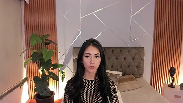 Coralinnee  online show from April 2026 03:09:01 AM