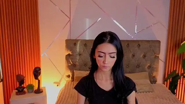 Coralinnee  online show from July 2026 10:03:01 PM