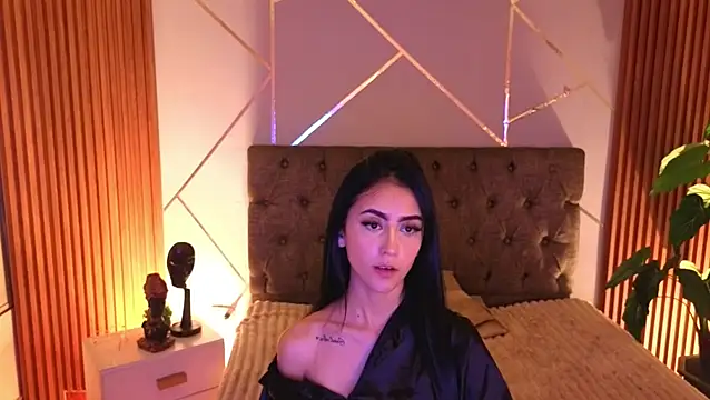 Coralinnee  online show from July 2026 03:15:01 AM