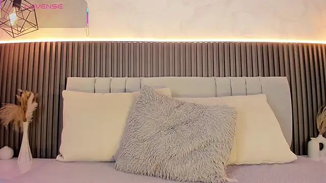 SHANONCLARK online show from October 2025 06:18:01 PM