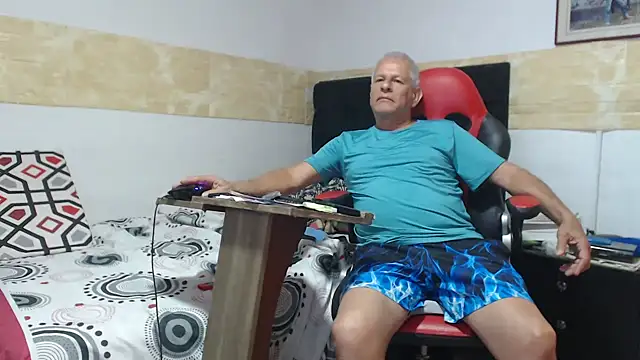 Snapshot of VALENTINO1983_ chatting on October 2025 03:45:01 AM VALENTINO1983 online show from October 2025 03:45:01 AM