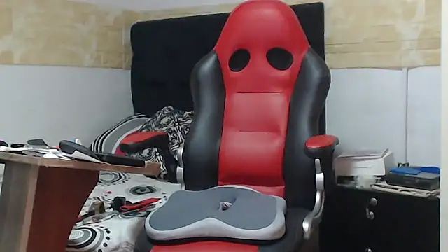 Snapshot of VALENTINO1983_ chatting on October 2025 04:38:01 PM VALENTINO1983 online show from October 2025 04:38:01 PM