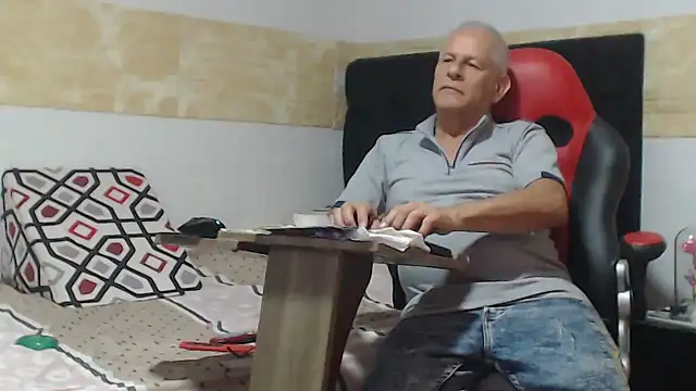 Snapshot of VALENTINO1983_ chatting on October 2025 11:47:01 PM VALENTINO1983 online show from October 2025 11:47:01 PM