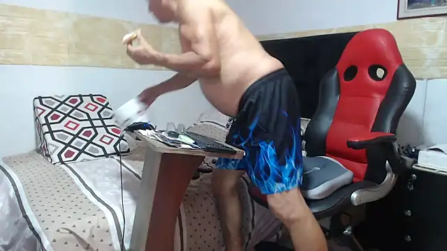 Snapshot of VALENTINO1983_ chatting on November 2025 04:20:02 PM VALENTINO1983 online show from November 2025 04:20:02 PM