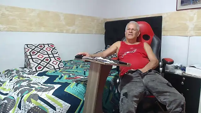 Snapshot of VALENTINO1983_ chatting on November 2025 05:30:02 AM VALENTINO1983 online show from November 2025 05:30:02 AM