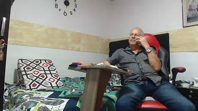 Snapshot of VALENTINO1983_ chatting on November 2025 11:03:01 PM VALENTINO1983 online show from November 2025 11:03:01 PM