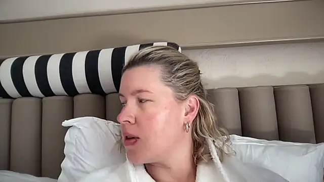 moonamii online show from April 2026 06:39:01 AM