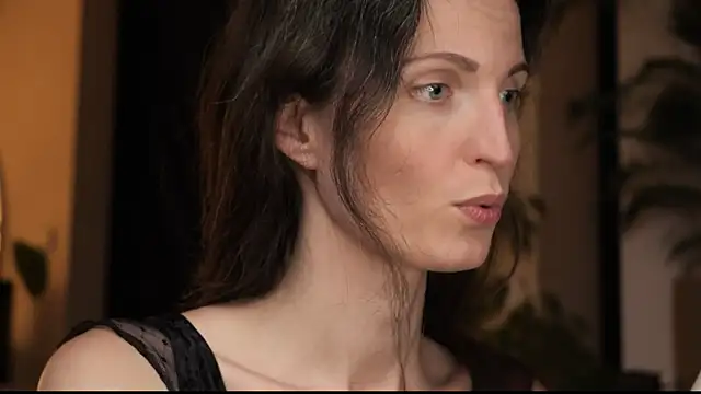 Snapshot of yulladao chatting on October 2025 06:50:02 PM yulladao online show from October 2025 06:50:02 PM