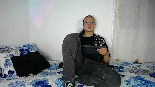 monkeywillwhite online show from March 2026 04:42:01 AM