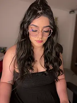 Lia flowers online show from December 2025 11:54:01 PM