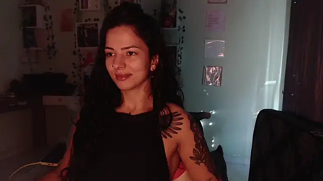 Snapshot of BeellyDance chatting on June 2026 12:58:02 PM BeellyDance online show from June 2026 12:58:02 PM