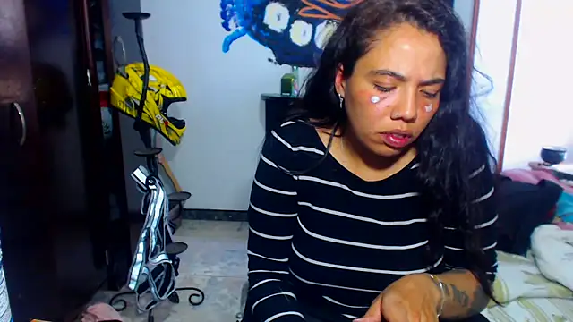 AmaraRoberts420 online show from April 2026 09:42:02 PM
