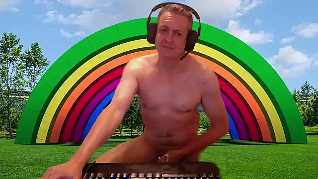 JulioMaximus online show from April 2026 11:52:01 AM