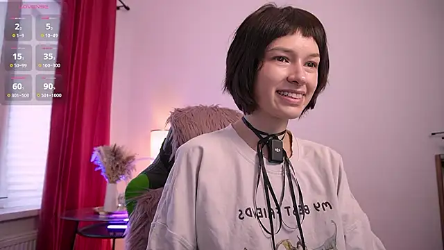 VivianLy  online show from February 2026 01:23:02 PM