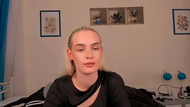 OliviaKisss online show from April 2026 07:32:01 PM