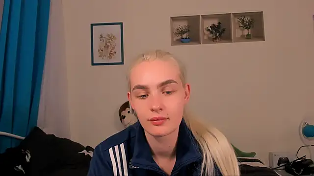 OliviaKisss online show from June 2026 06:32:02 PM