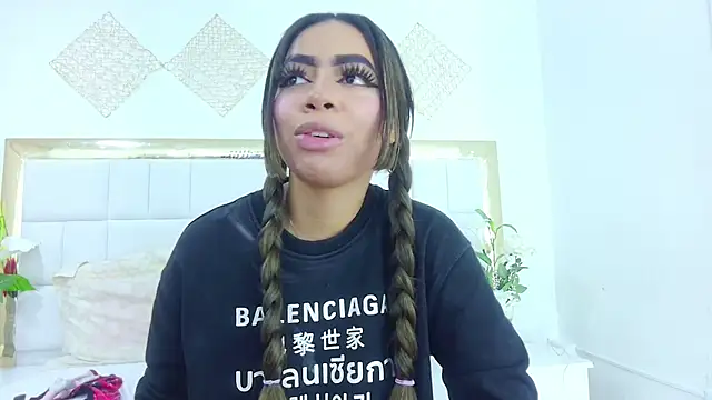 Tyra Kane online show from December 2024 10:49:02 AM