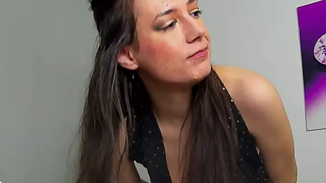 JuliaHunts online show from November 2025 05:40:02 AM