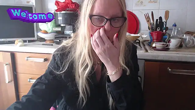 Snapshot of martachatte chatting on February 2025 02:04:02 PM martachatte online show from February 2025 02:04:02 PM