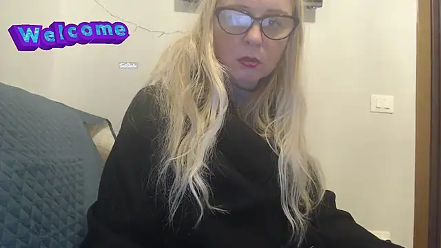 Snapshot of martachatte chatting on February 2025 09:39:02 AM martachatte online show from February 2025 09:39:02 AM