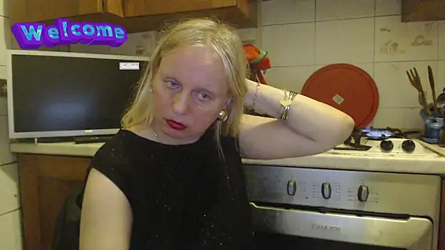 Snapshot of martachatte chatting on February 2025 07:03:02 PM martachatte online show from February 2025 07:03:02 PM