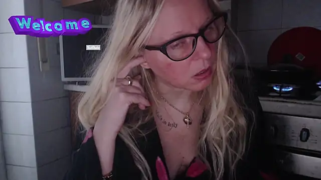 Snapshot of martachatte chatting on February 2025 07:09:01 AM martachatte online show from February 2025 07:09:01 AM