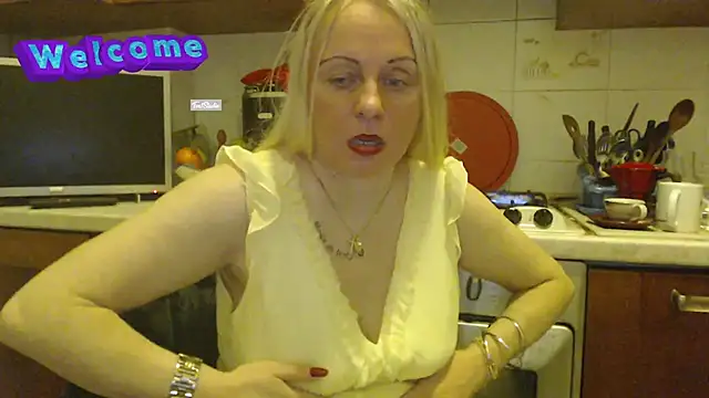 Snapshot of martachatte chatting on February 2025 07:38:02 PM martachatte online show from February 2025 07:38:02 PM