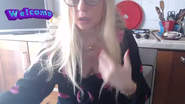 Snapshot of martachatte chatting on February 2025 07:55:01 AM martachatte online show from February 2025 07:55:01 AM