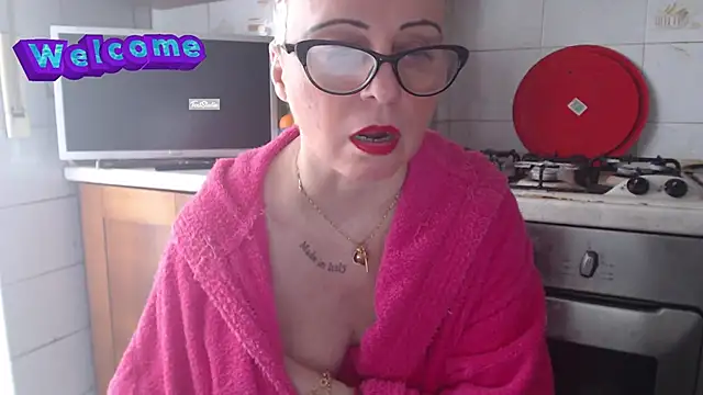 Snapshot of martachatte chatting on February 2025 02:00:01 PM martachatte online show from February 2025 02:00:01 PM