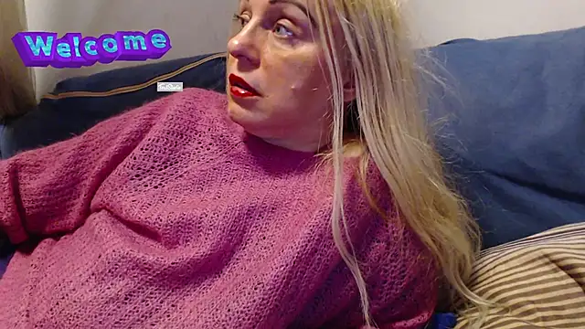 Snapshot of martachatte chatting on March 2025 06:30:01 PM martachatte online show from March 2025 06:30:01 PM