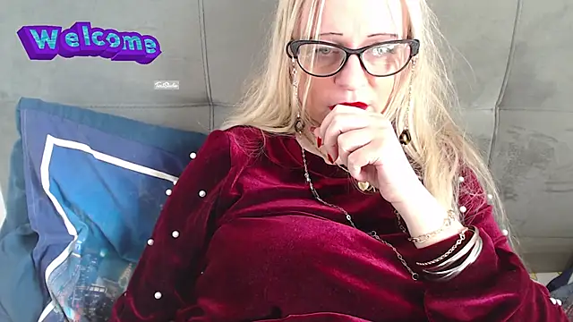Snapshot of martachatte chatting on March 2025 02:01:02 PM martachatte online show from March 2025 02:01:02 PM