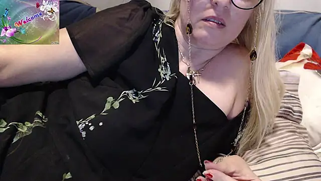 Snapshot of martachatte chatting on September 2025 07:50:02 PM martachatte online show from September 2025 07:50:02 PM